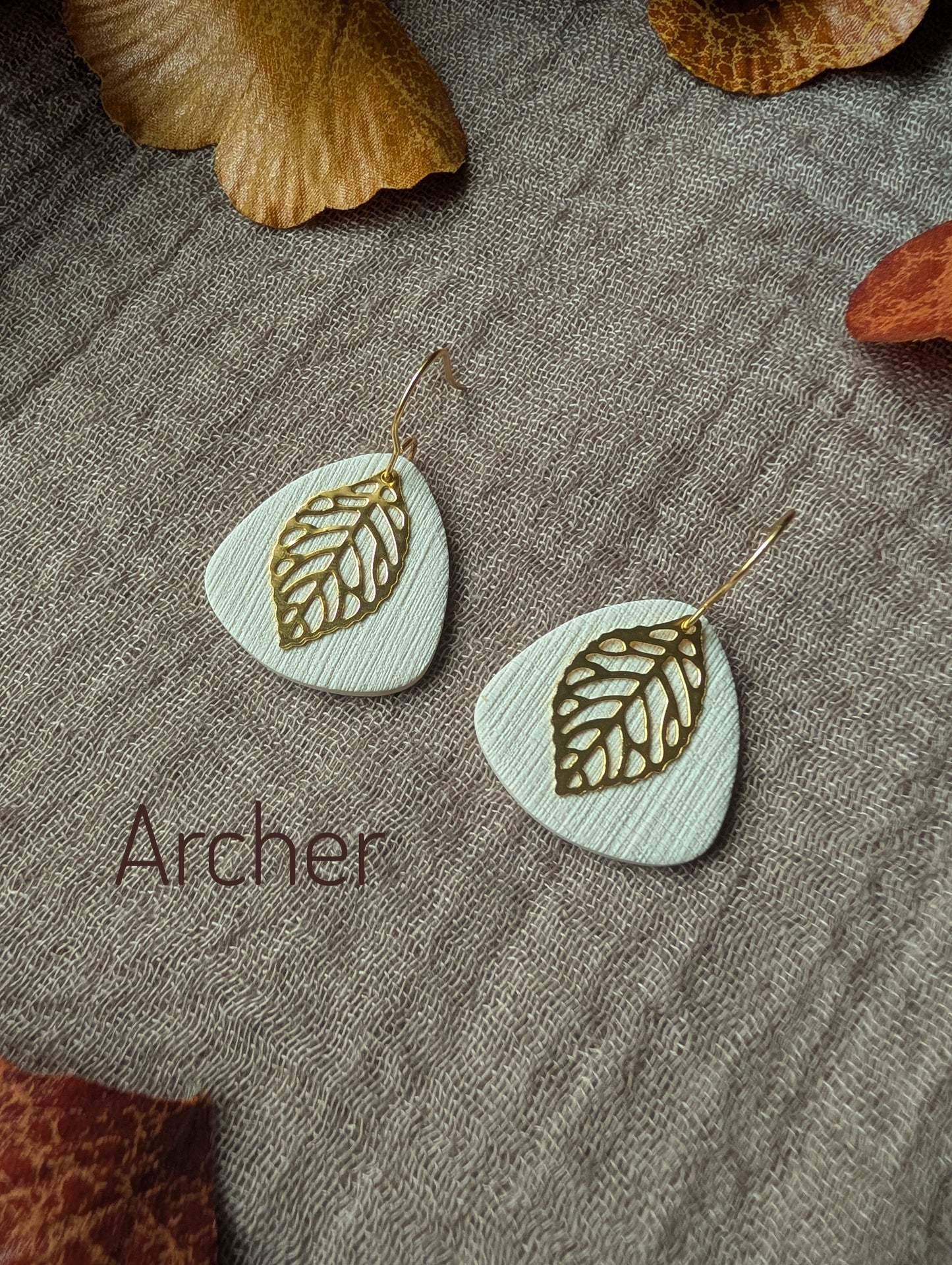 Linen Pick Leaf Charm