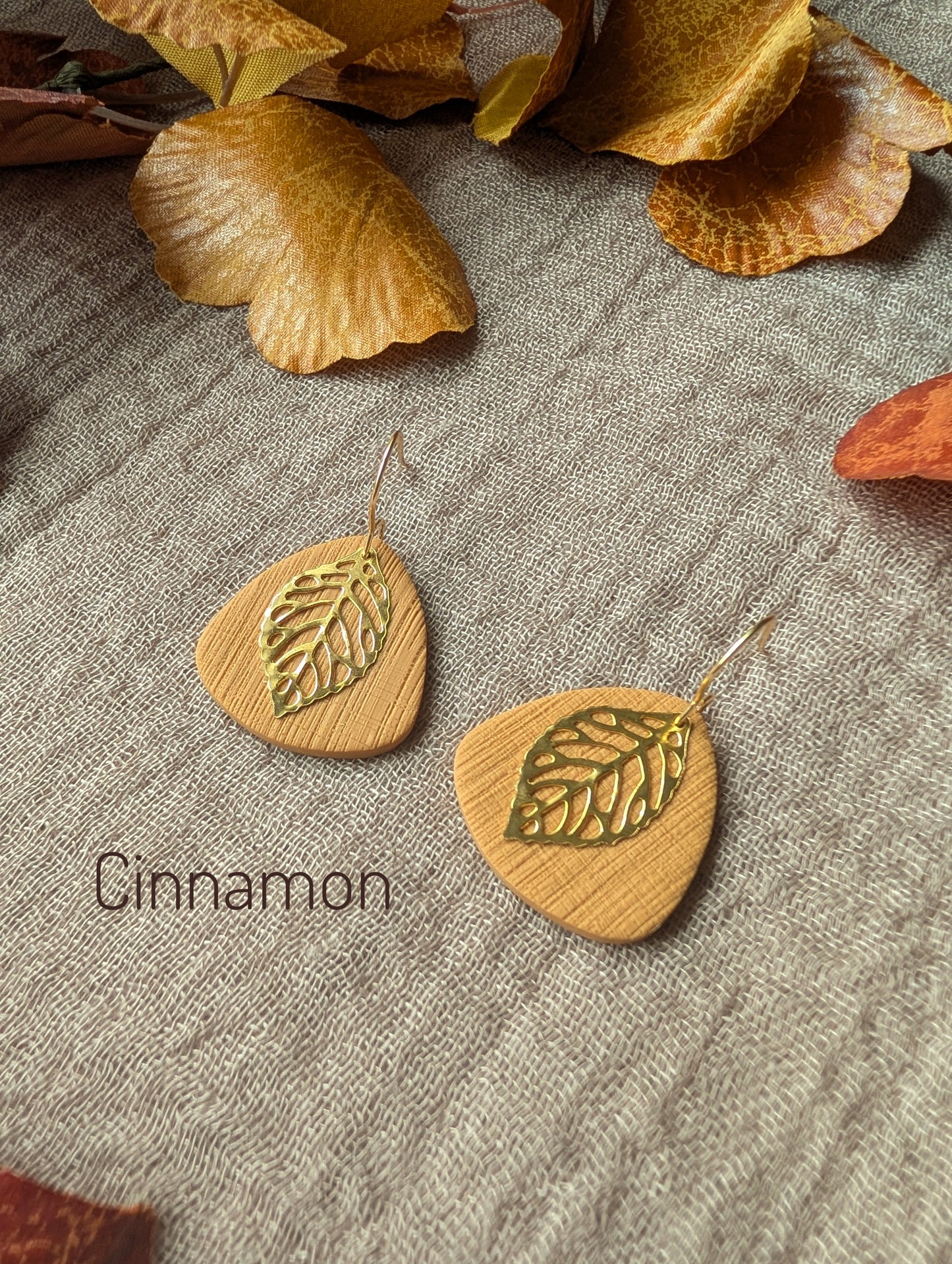 Linen Pick Leaf Charm