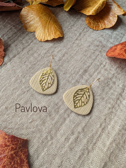 Linen Pick Leaf Charm