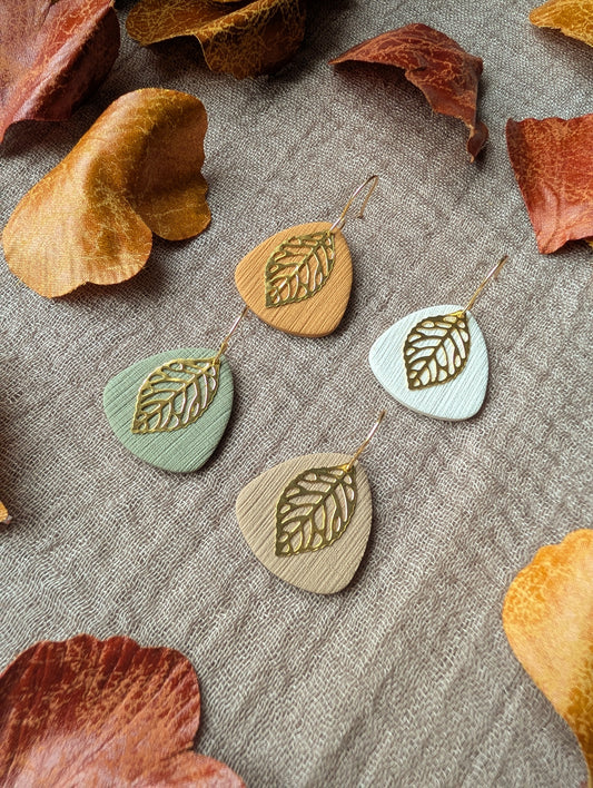 Linen Pick Leaf Charm